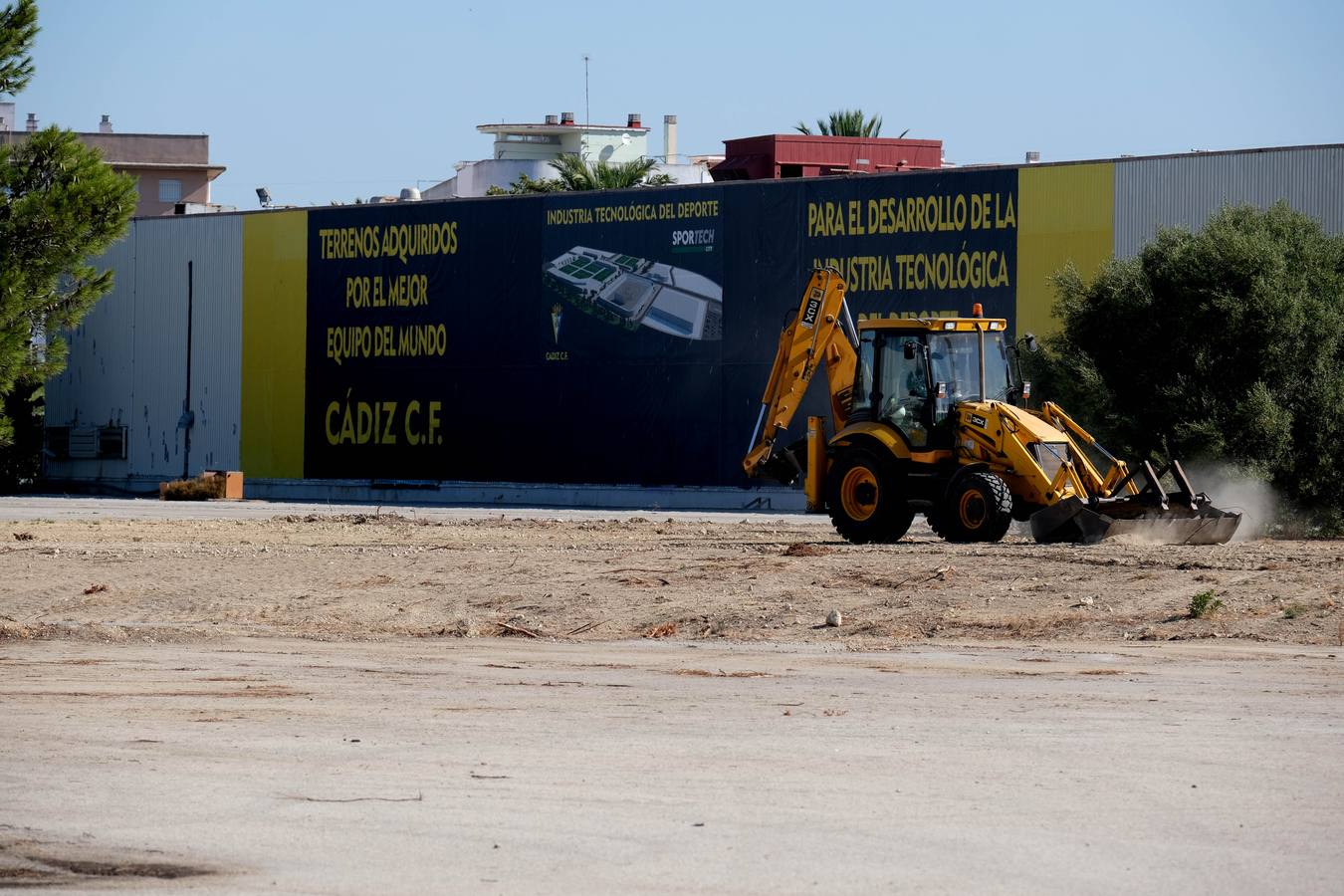 Fotos: Visita del Cádiz a las antiguas instalaciones de Delphi