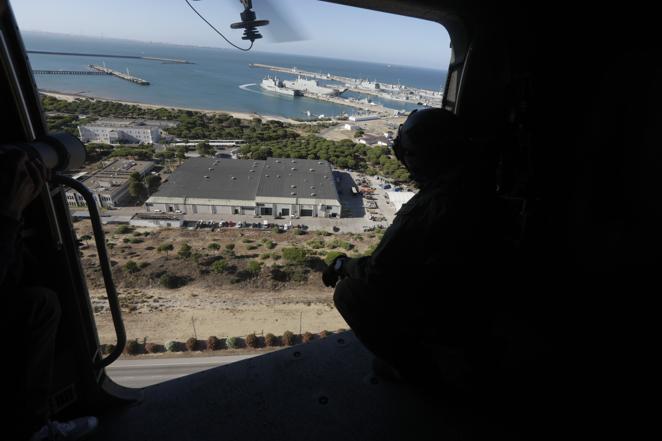 Las impresionantes imágenes de Cádiz y la Bahía desde un helicóptero militar