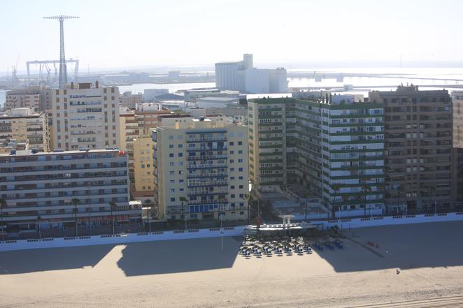 Las impresionantes imágenes de Cádiz y la Bahía desde un helicóptero militar