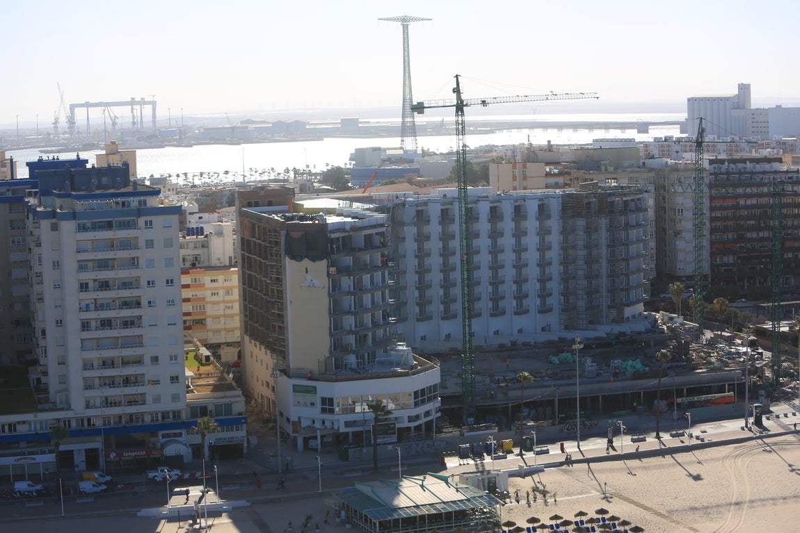 Las impresionantes imágenes de Cádiz y la Bahía desde un helicóptero militar