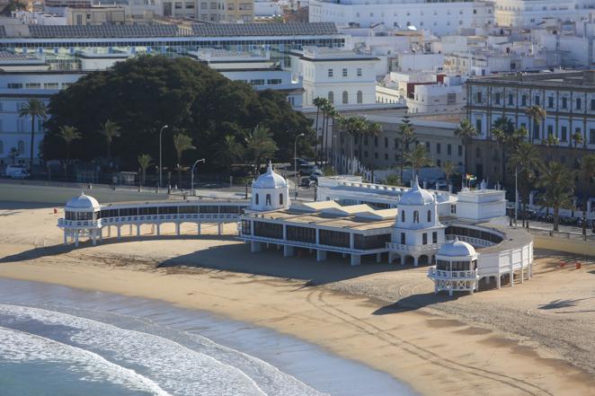 Las impresionantes imágenes de Cádiz y la Bahía desde un helicóptero militar