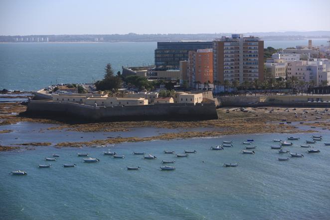 Las impresionantes imágenes de Cádiz y la Bahía desde un helicóptero militar