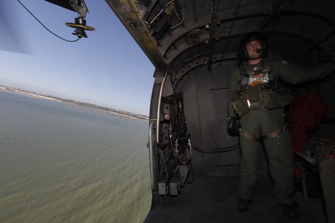 Las impresionantes imágenes de Cádiz y la Bahía desde un helicóptero militar