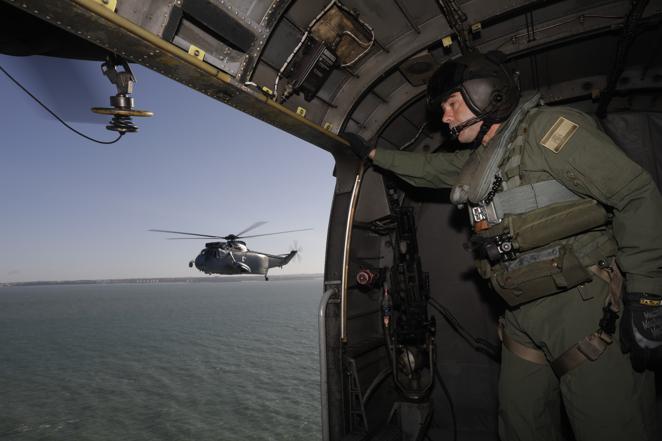 Las impresionantes imágenes de Cádiz y la Bahía desde un helicóptero militar