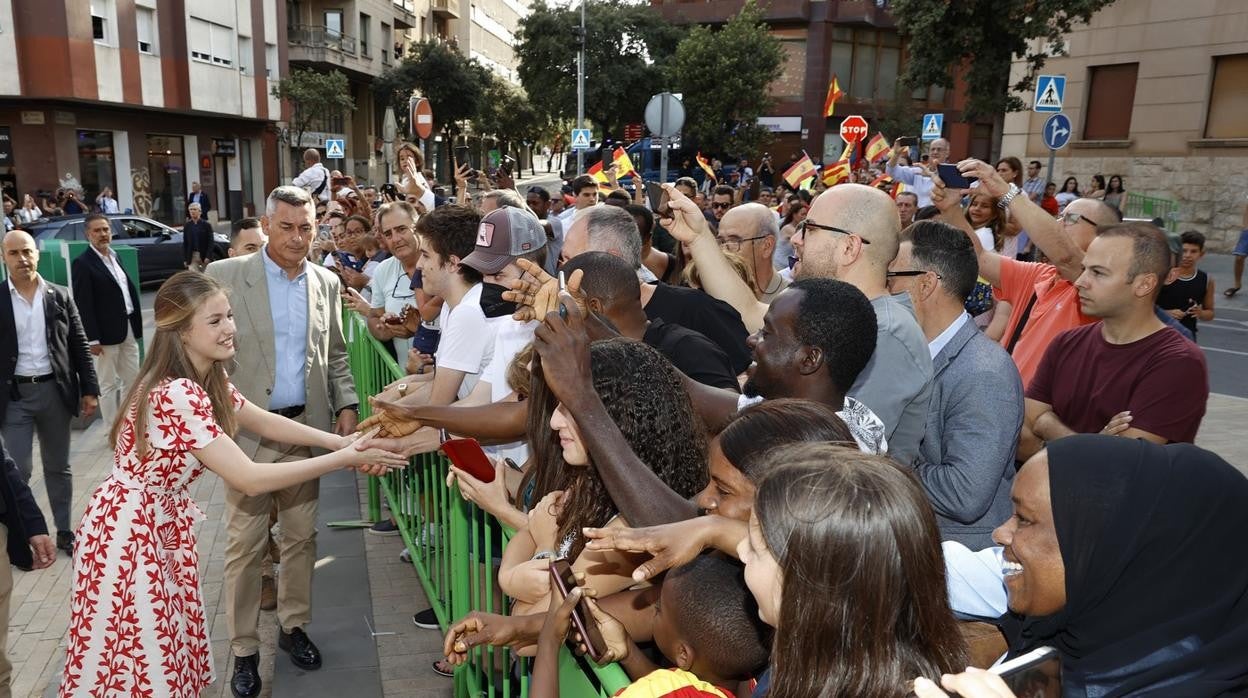 Cálida acogida en Figueras a la Princesa Leonor y la Infanta Sofía