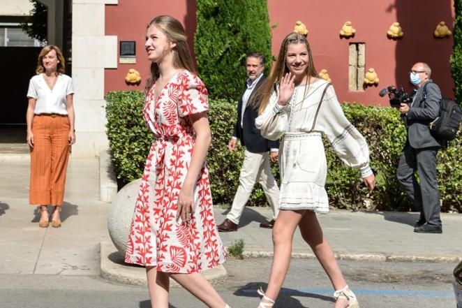 Las hijas de los Reyes, a su llegada al Museo de Dalí