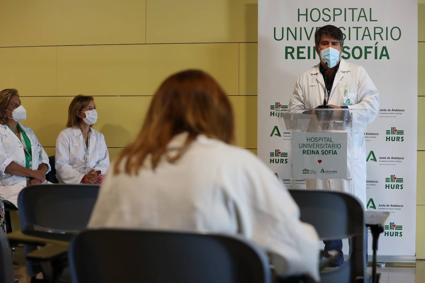 El equipo sanitario que opera con robot a niños en Córdoba, en imágenes