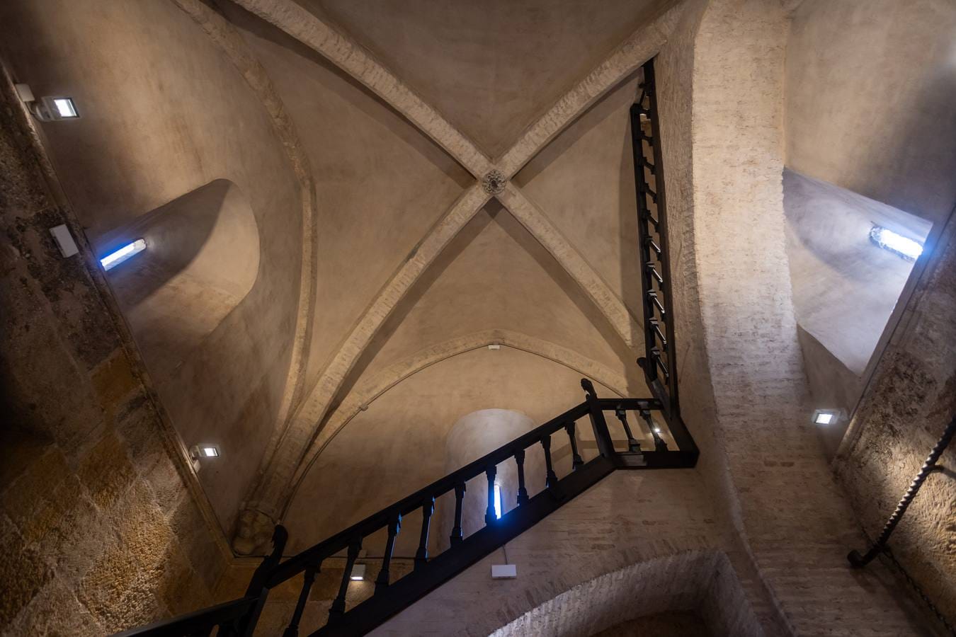 Recorrido interior por una Torre de don Fadrique ya restaurada