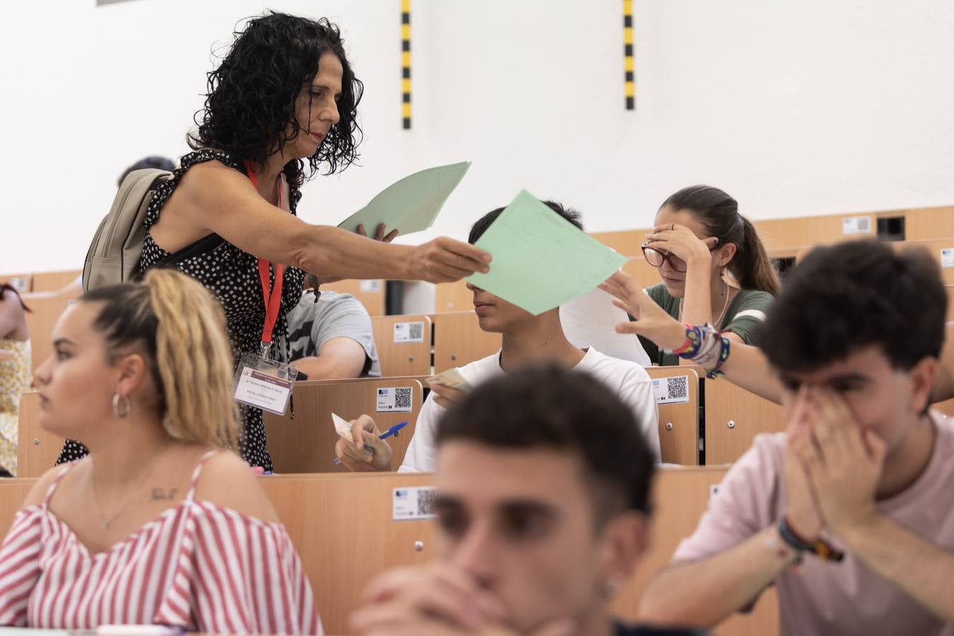 Más calor que nervios en la convocatoria extraordinaria de Selectividad en Sevilla