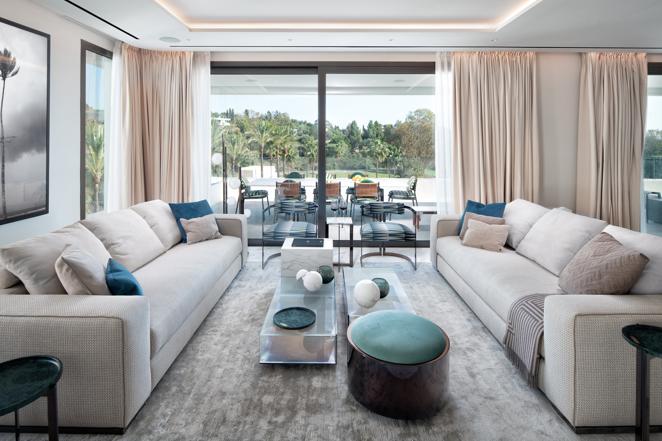 Una villa de lujo decorada por Fendi en Marbella. Fendi Casa propone un estilo de vida elegante y cosmopolita: los códigos de la Maison romana guían asimismo las tendencias más exclusivas para el interior y hogares, pero también yates y jets privados.