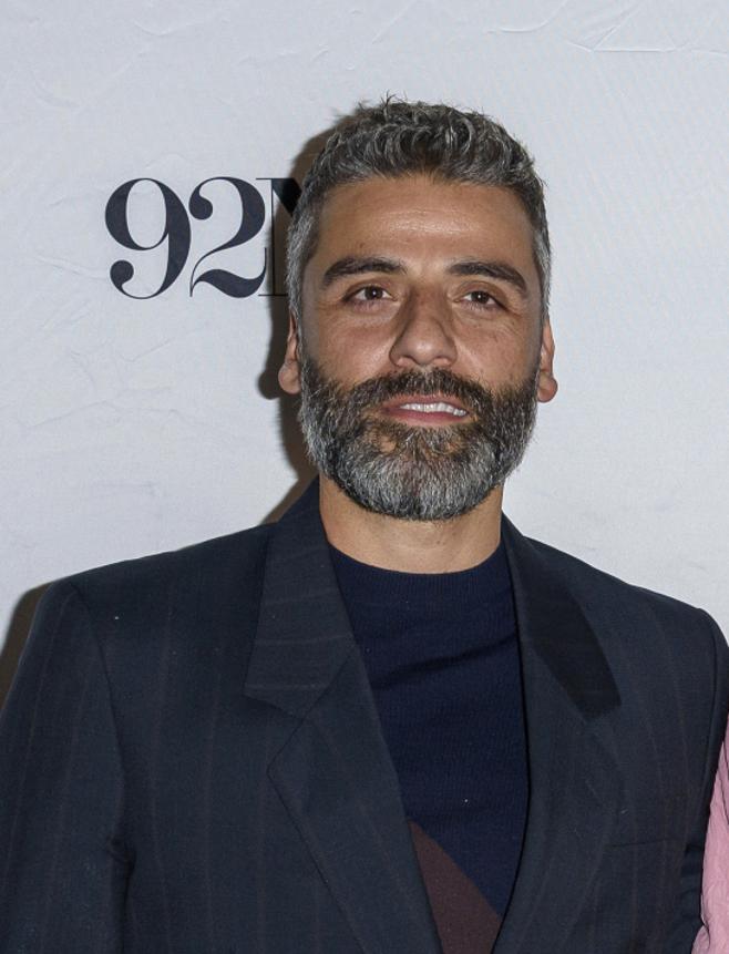 Oscar Isaac y su barba de leñador. Para los hombres con mucho vello facial, la barba de leñador es una opción acertada como demuestra el actor. Oscar Isaac.