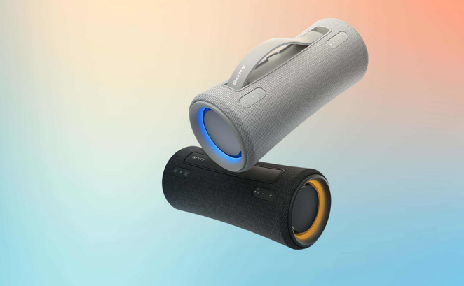 Altavoz SRS-XG300. El nuevo altavoz SRS-XG300, que viene con un asa para facilitar su transporte, ofrece un sonido potente e iluminación integrada que se sincroniza con la música y se adapta a cualquier estilo para disfrutar de un poco de ambiente. Este modelo está hecho para durar y es resistente al polvo y al agua (índice de protección IP67), por lo que se puede llevar a cualquier sitio, incluida la playa. La nueva X-Balanced Speaker Unit del XG300 cuenta con un diafragma no circular que libera más presión acústica para obtener un sonido de alta calidad con graves impactantes, además de reducir la excursión del controlador y mantener la misma presión acústica, lo que genera menos distorsión. También viene con cancelación de eco y conexión Bluetooth y Fast Pair. La duración de la batería es de 25 horas y la carga rápida proporciona 70 minutos de reproducción con solo 10 minutos de carga. Su precio es de 300 euros.