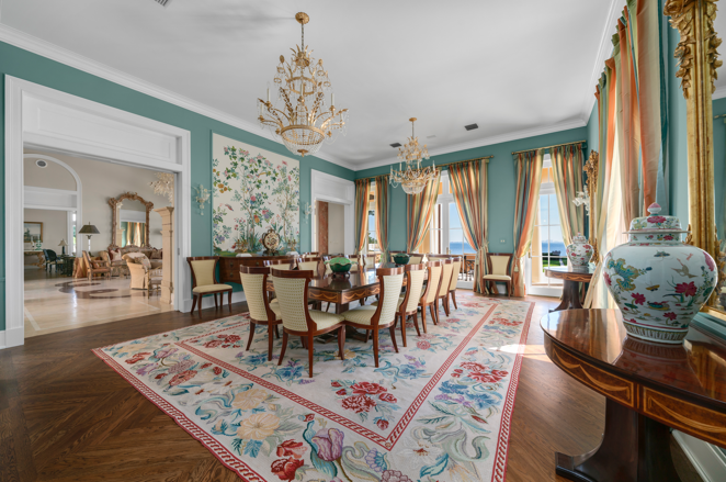 Así es el complejo de lujo Arsht Estate. La residencia principal, Indian Spring, fue construida en 1999 y diseñada por Jose A. Gelabert-Navia, ex decano de la Escuela de Arquitectura de la Universidad de Miami. Cuenta con cinco dormitorios, cinco cuartos de baño completos y cuatro aseos.