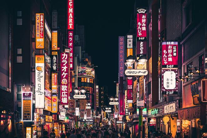 Tokio. En el segundo puesto del ranking se sitúa la capital de Japón. En Tokio hay 304.900 persona millonarias. 7,350 cuentan con más de 10 millones de dólares, 263 tienen más de 100 millones y 12 tienen más de mil millones de dólares en su patrimonio.