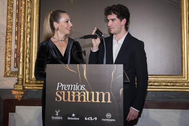 Los mejores momentos de los Premios Summum 2022. Jaime Lorente llamó a su hermano para saludar a los asistentes y agradecer su galardón.