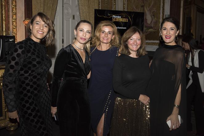 Los mejores momentos de los Premios Summum 2022. Raquel Alcolea, Laura Pintos, Laura Peraita, Carlota Fominaya y María I. Ortiz en los Premios Summum 2022.