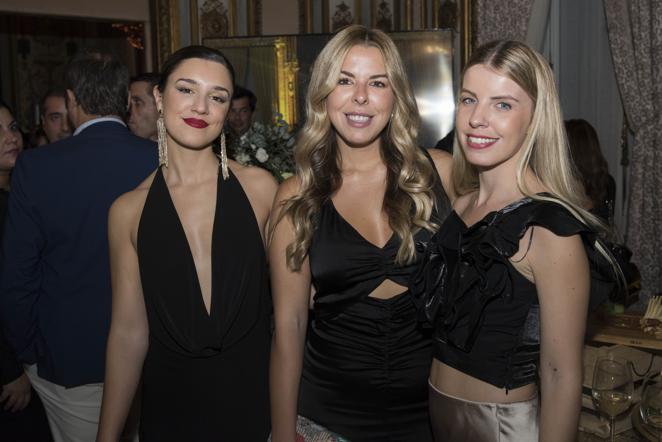 Los mejores momentos de los Premios Summum 2022. Sandra Palacios, Marta Benayas y Melissa Jiménes en los Premios Summum 2022.