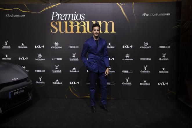 Juan Yanes, abogado e influencer, posó en el photocall de los Premios Summum 2022.