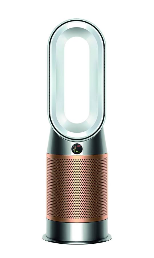 Purificador, ventilador y calefactor Dyson. Combinando filtración avanzada con tecnología Air Multiplier, este elegante objeto genera una potente circulación para atraer partículas contaminantes y proyectar más de 290 litros por segundo de aire purificado. Los filtros HEPA y de carbono activo totalmente herméticos eliminan los gases y el 99,95% de las partículas de hasta 0,1 micras. El filtro catalítico exclusivo destruye continuamente el formaldehído. Con este aparato se puede calentar una estancia rápidamente gracias a su potente proyección de aire. Además, usa un termostato inteligente, por lo que no se malgasta energía una vez alcanza la temperatura deseada. Su tecnología inteligente permite que se pueda monitorizar y programar la purificación para cada ubicación con una ‘app’. 699 €