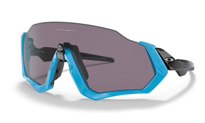 Gafas esquí. A la hora de esquiar es importante tener protegido todo el cuerpo y esto incluye la cara. Una buenas gafas evitarán que los rayos del sol te molesten cuando se reflejen en la nieve o haya ventisca. Precio: 237€