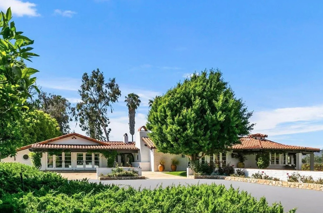 Así es el rancho que ha vendido Sandra Bullock. Según los registros, la propiedad de 91 acres se ha vendido por 5,6 millones de dólares (unos 5,2 millones de euros al cambio actual), más del doble de lo que pagó en 2007 por ella (2,72 millones de dólares).