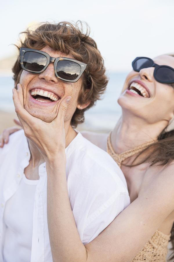 «Para verte mejor». ¿No es todo un acierto regalar una gafa que nos haga ver mejor y sentir más atractivos? Un regalo en que atinar seguro es escoger entre los modelos de Miller &amp; Marc, la nueva forma de entender el mundo de las ópticas de forma responsable, una firma que ofrece gafas de diseño accesibles y que genera un impacto positivo en el planeta y sus consumidores.