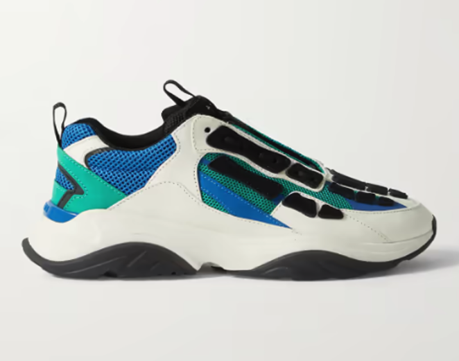 Bone Runner de Amiri. Inspiradas en los estilos deportivos retro, estas zapatillas de suela gruesa están confeccionadas con una combinación de cuero flexible, gamuza y malla. Precio: 690 euros.