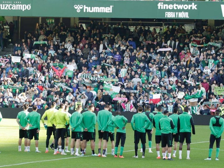 El Betis reúne a 17.000 aficionados en el entrenamiento a puerta abierta este lunes