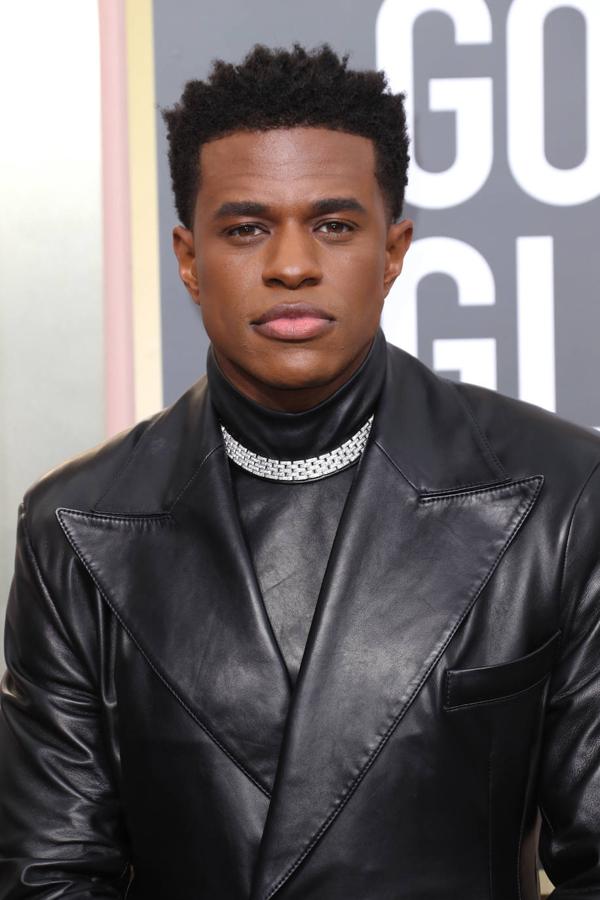 Las joyas de Jeremy Pope en los Globos de Oro. Jeremy Pope lleva un collar Cartier Collection Panthère, en oro blanco y diamantes talla brillante. También lució varios anillos de la misma firma de lujo.