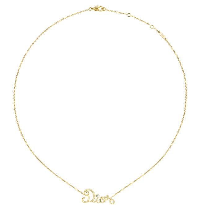 Collar Dioramour de Dior (2.000 €). De oro amarillo de 18 quilates y diamantes. El nombre Dior, talismán y símbolo, sublima el colgante.