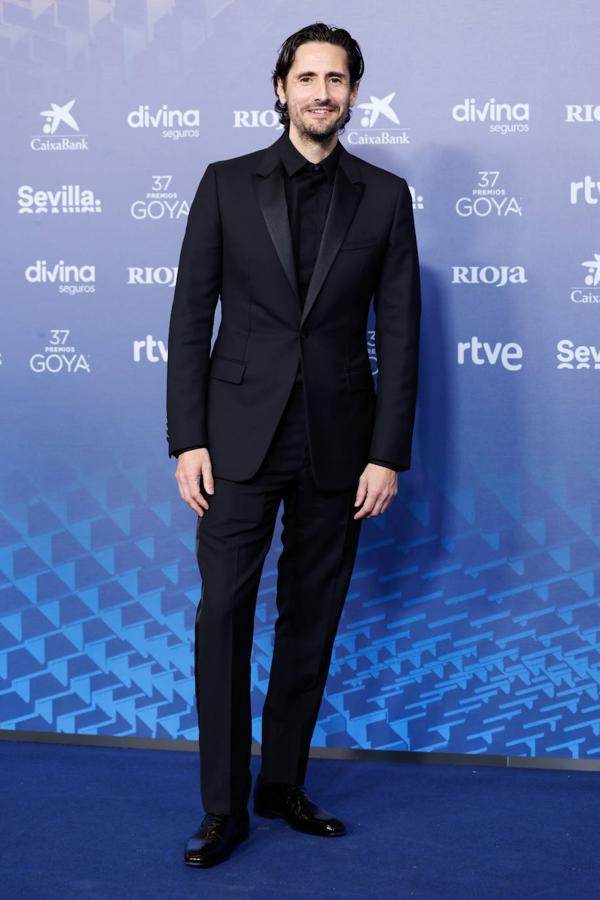Juan Diego Bott en los Goya 2023. El actor, nominado esta vez como director de su primera película, 'En los márgenes', ha posado en la alfombra roja con un 'total look' negro de Dior Homme.