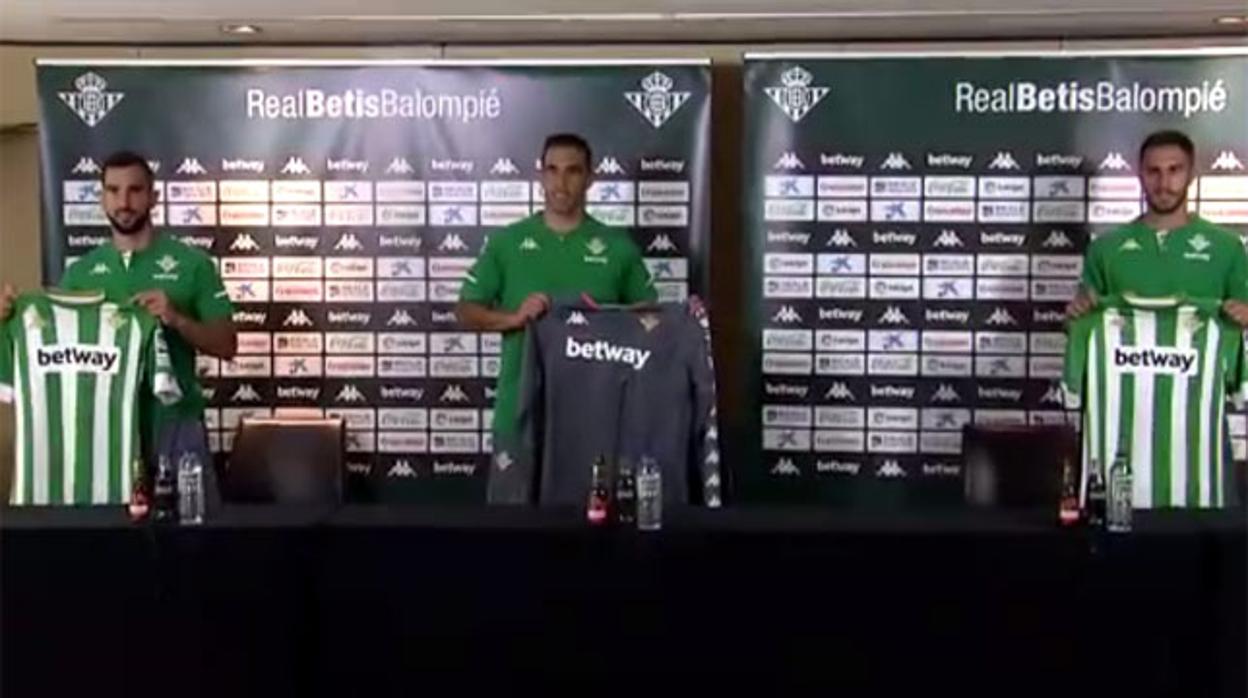 En directo, la presentación de Claudio Bravo, Martín Montoya y Víctor Ruiz con el Betis