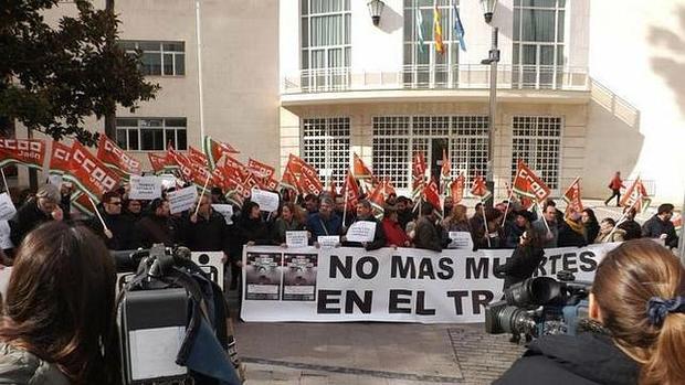 Concentración sindical tras el último accidente mortal