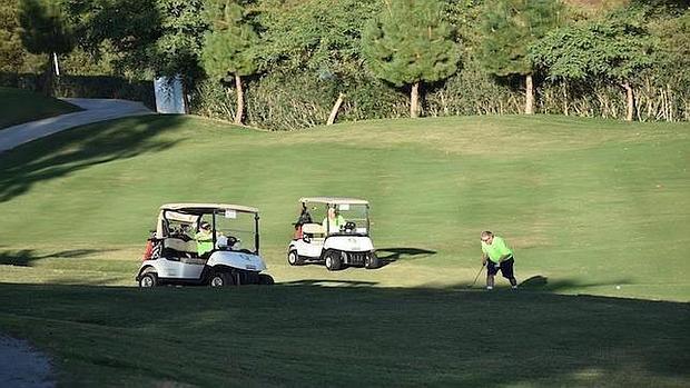 Golfistas en uno de los campos de La Quinta