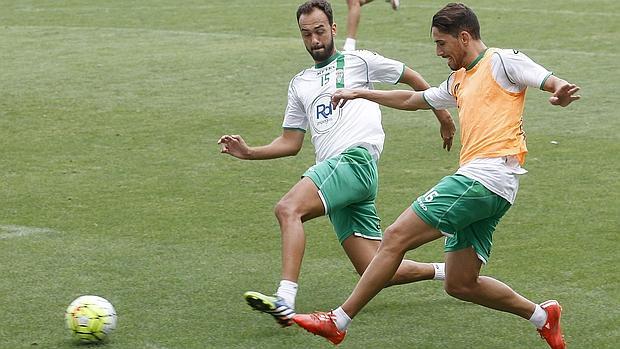 Deivid presiona a Fidel en un entrenamiento en El Arcángel