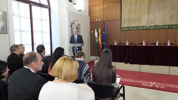 El presidente del Parlamento, Juan Pablo Durán, en las jornadas sobre bebés robados