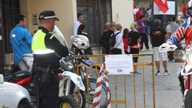 Un agente de la Policía Local de Priego