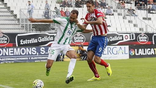 Deivid golpea el balón en Lugo