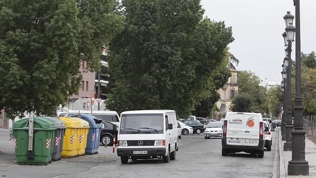 Coches circulando por la Ronda del Marrubial