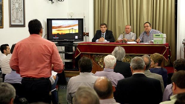 Imagen de una asamblea de la Agrupación de Cofradías