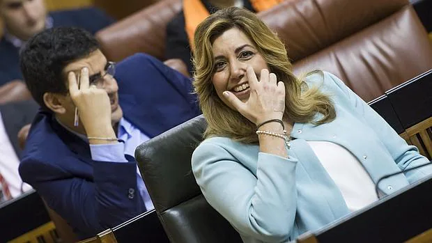 La presidenta de la Junta de Andalucía, Susana Díaz, y el portavoz del partido, Mario Jiménez