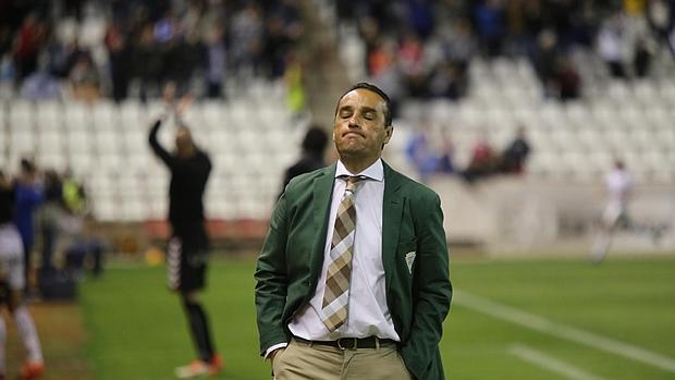 José Luis Oltra, entrenador del Córdoba, en el partido ante el Albacete