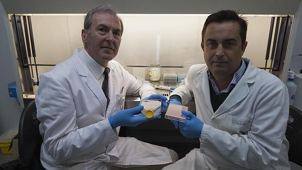 Joaquín Campos y Juan Antonio Marchal en el Parque Tecnológico de la Salud de Granada