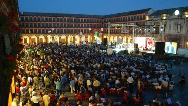 Acto político en la plaza de La Corredera