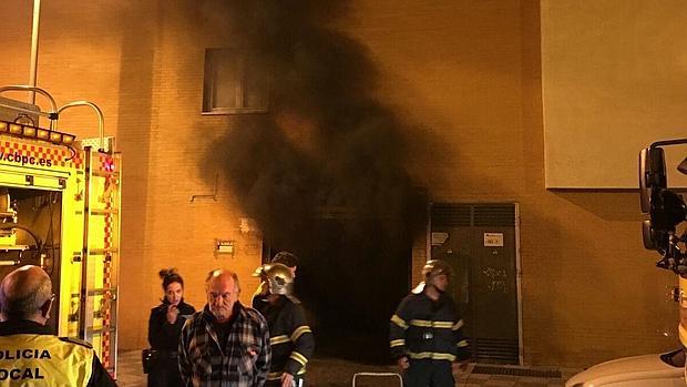 Alarma en Algeciras por un incendio en un garaje comunitario