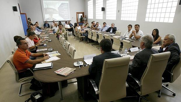 Reunión informativa de Ausbanc en la sede de CECO