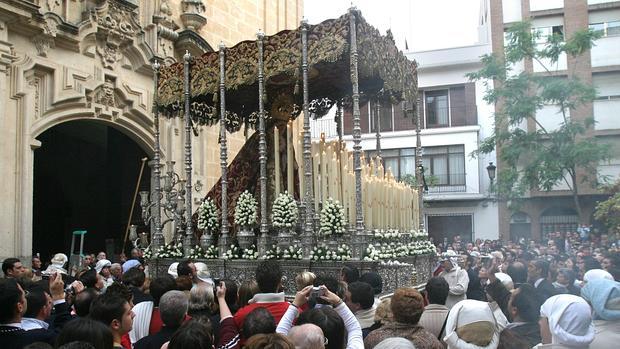 La Reina de los Mártires, en la procesión de 2005