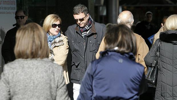 Personas abrigadas en un calle de Córdoba