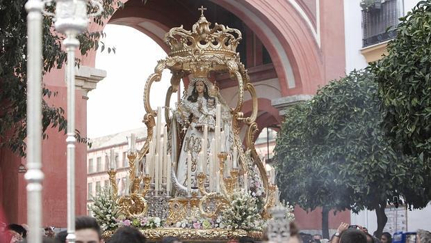 La visita de la Virgen del Socorro a los Dolores, marca la agenda cofrade