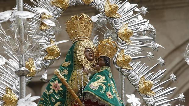 Virgen de la Cabeza en procesión